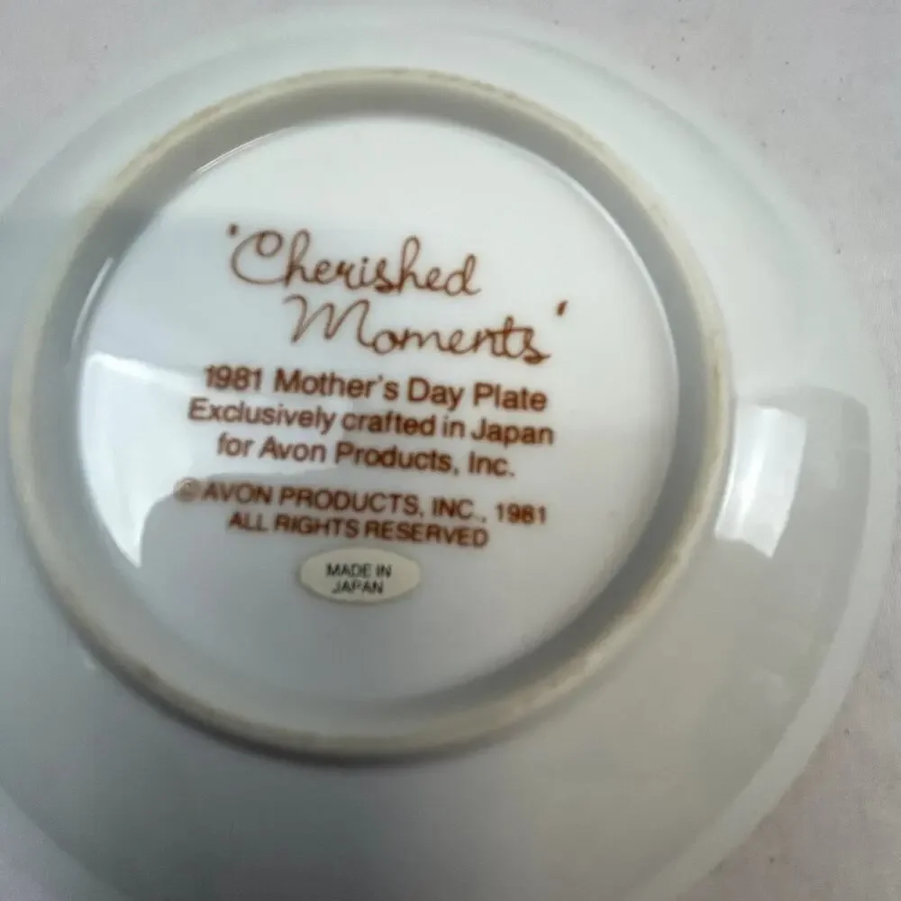 SKU 2153 Vintage 1981 Avon Mother's Day Plate 